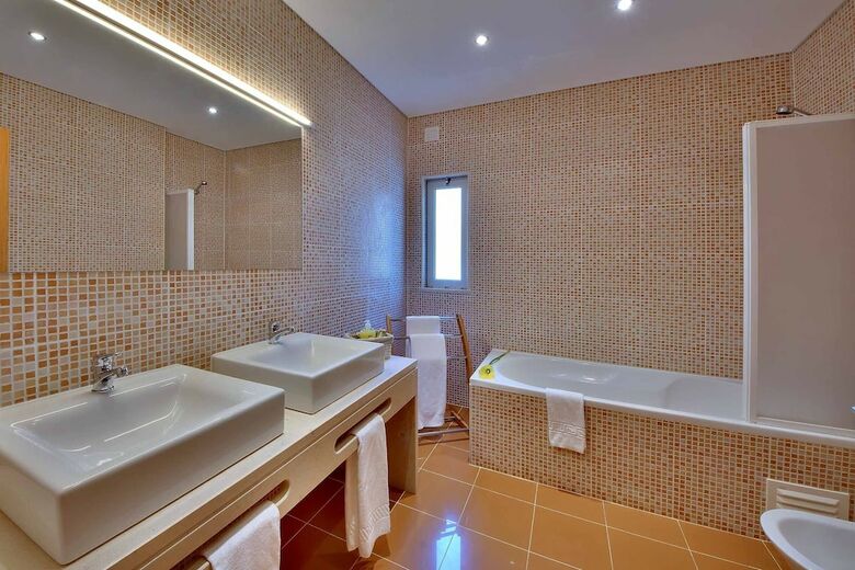 Villa Aqua