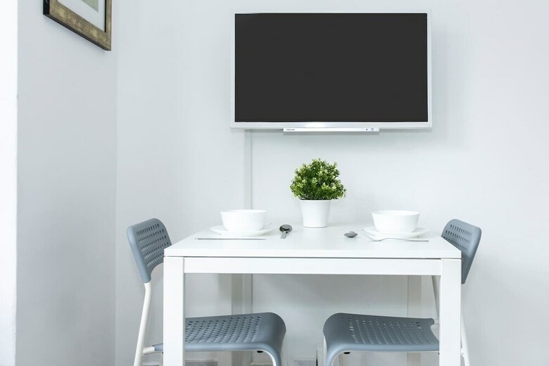 Modern Sleeps 5 - 1br Home In Manchester