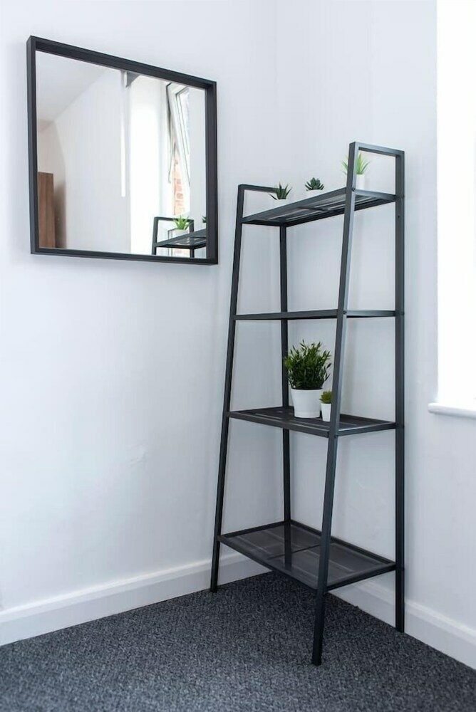 Modern Sleeps 5 - 1br Home In Manchester