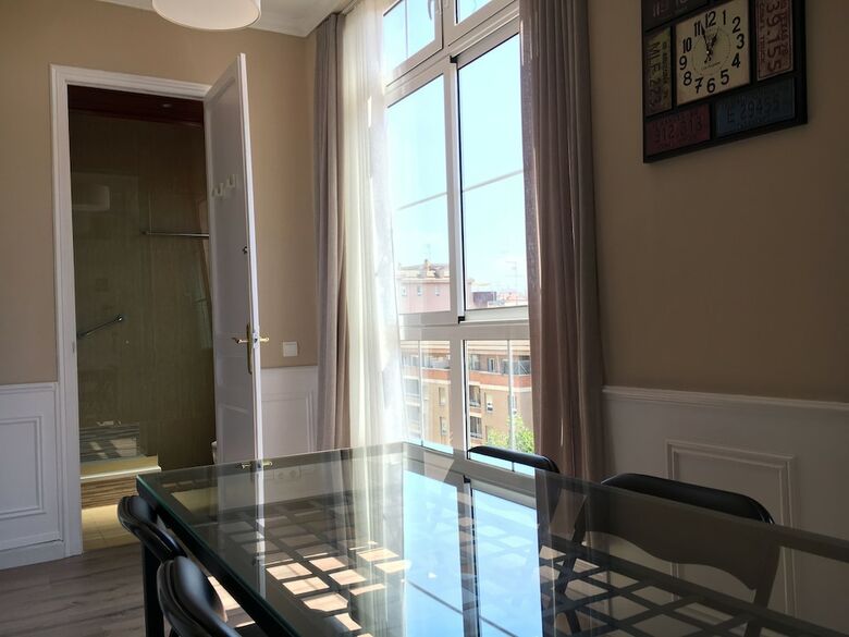 Apartamento  Impecable Estancia Con Metro Delante