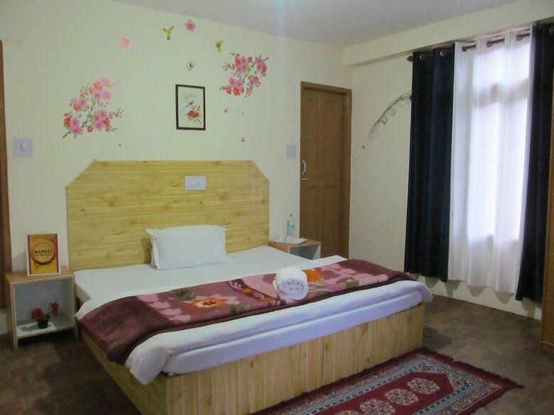 Hotel Manali Top Inn And Cafe