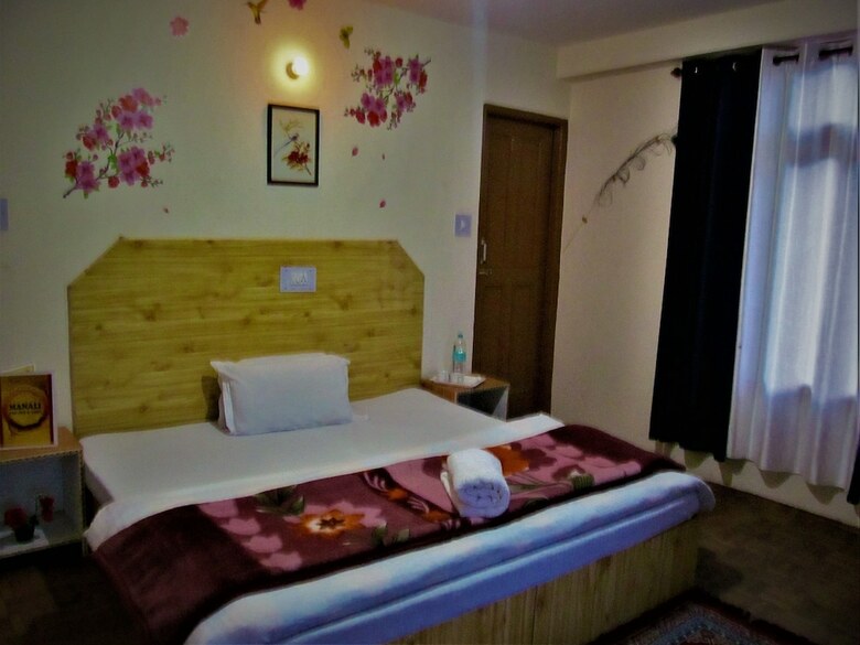Hotel Manali Top Inn And Cafe