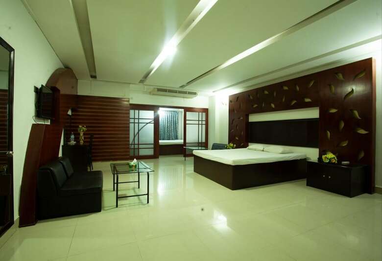 Rax Hotel And Restaurant