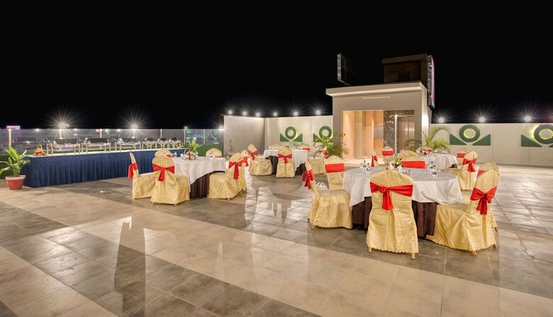 Hotel Om Clarks Inn Raebareli