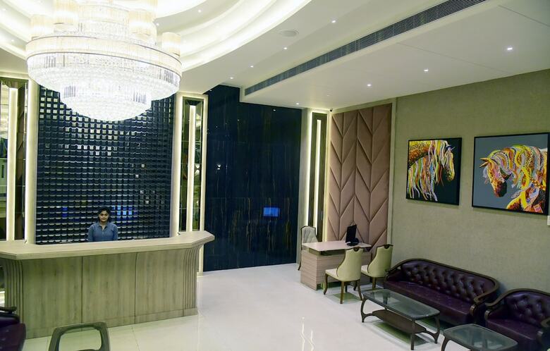 Hotel Om Clarks Inn Raebareli