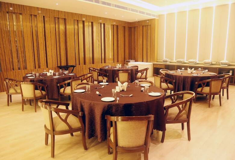 Hotel Om Clarks Inn Raebareli