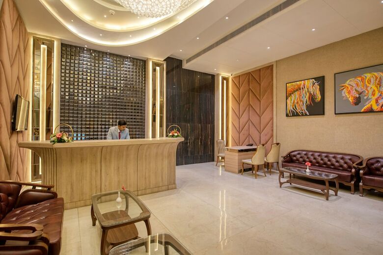 Hotel Om Clarks Inn Raebareli