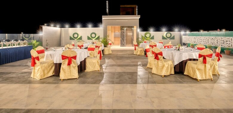 Hotel Om Clarks Inn Raebareli
