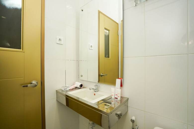 Oyo 1330 Hotel Cahaya 3
