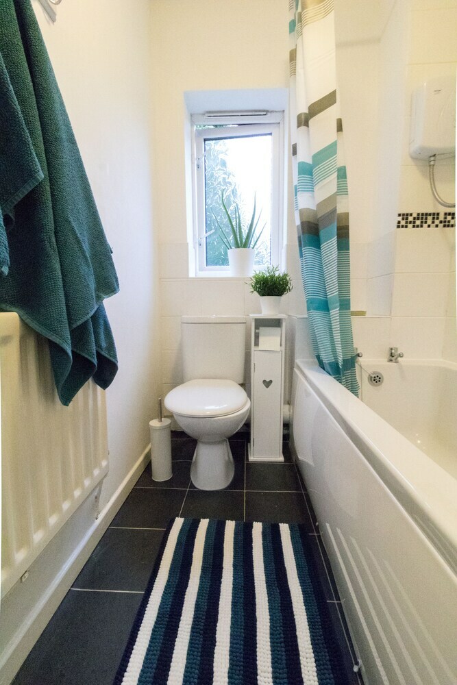 Ideal Home Next To Queens Park - Manchester