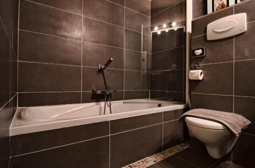 Hotel Le Mas Du Pont Roman
