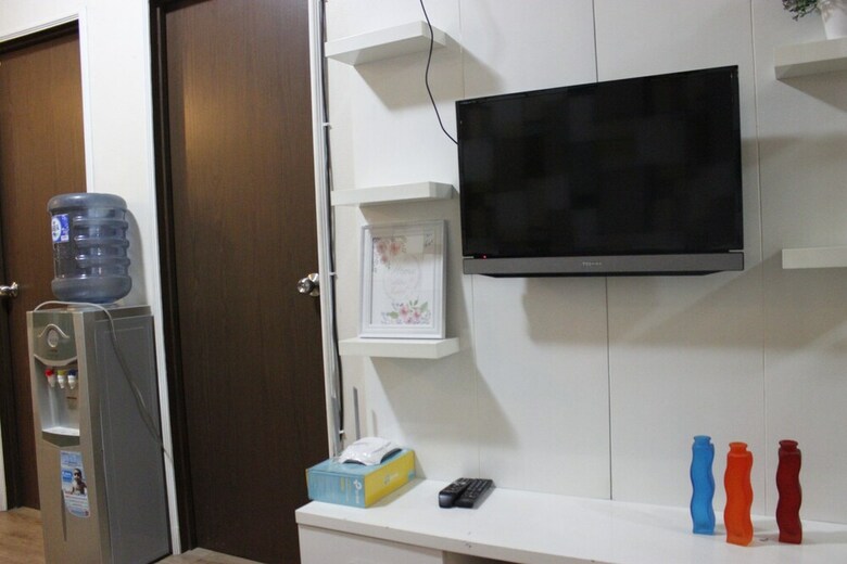 Minimalist 2br The Suites Metro Apartment