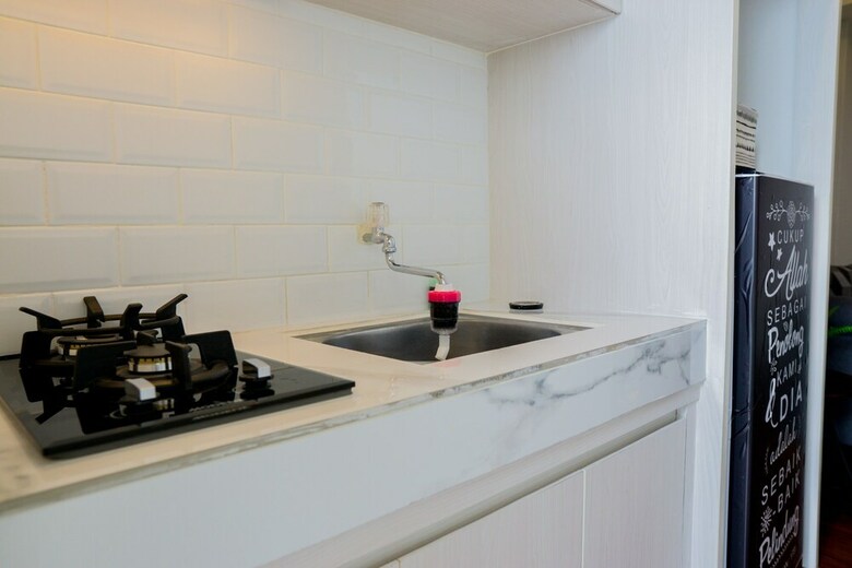 Elegant 1br Parahyangan Residence Apartment With Mountain View