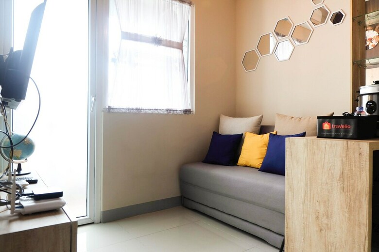 Modern And Bright 2br Green Pramuka Apartment