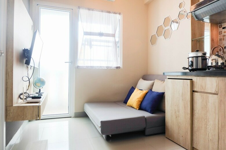 Modern And Bright 2br Green Pramuka Apartment