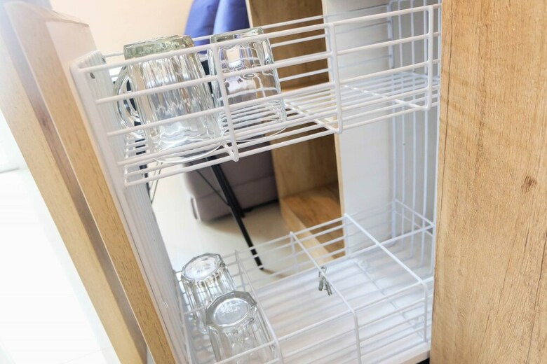 Modern And Bright 2br Green Pramuka Apartment