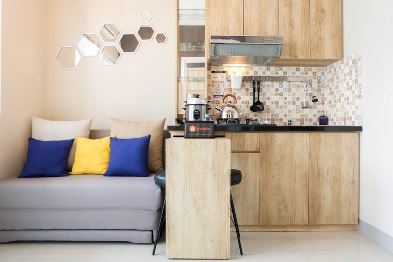 Modern And Bright 2br Green Pramuka Apartment