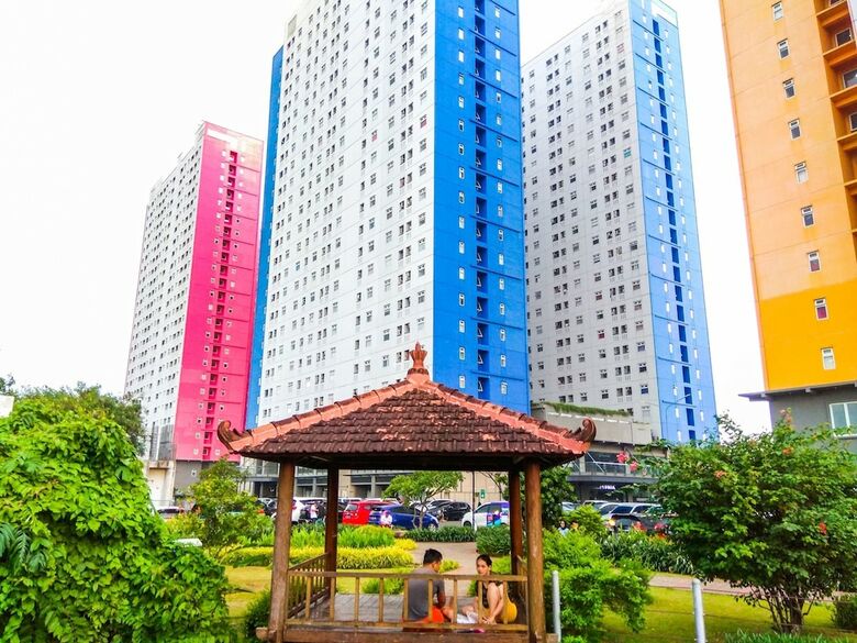 Modern And Bright 2br Green Pramuka Apartment