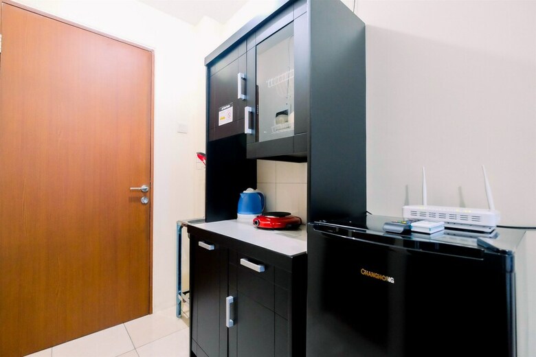 Comfy Studio Room At Tifolia Apartment