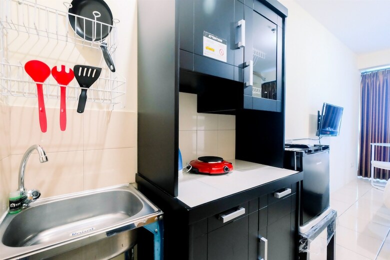 Comfy Studio Room At Tifolia Apartment