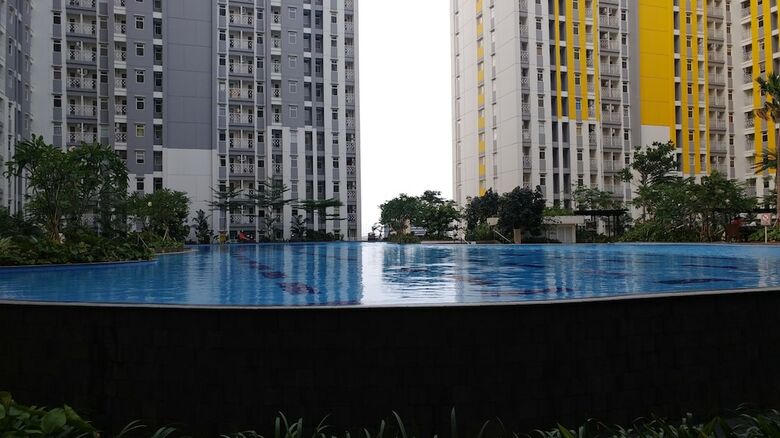 Spacious 2br Springlake Apartment Near Summarecon Mall
