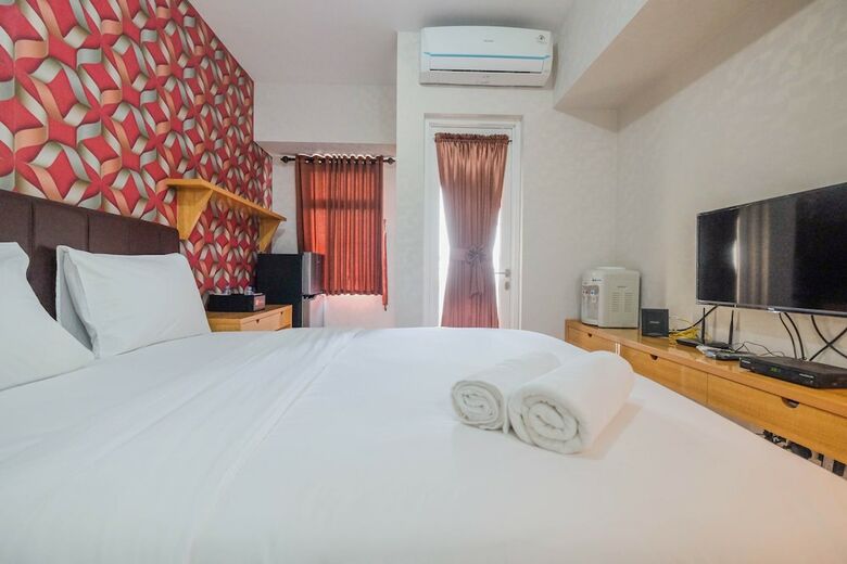 Elegant Studio Room The Springlake Summarecon Apartment