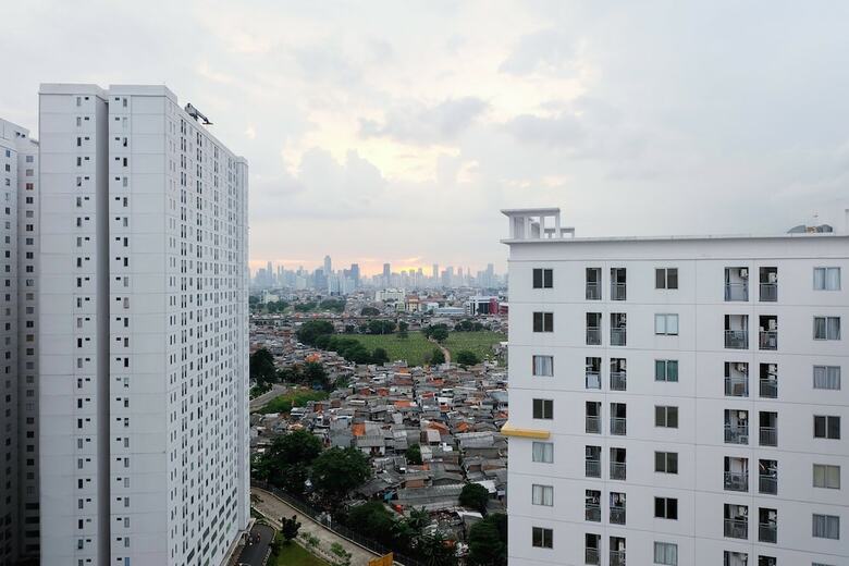 Clean 2br Bassura City Apartment