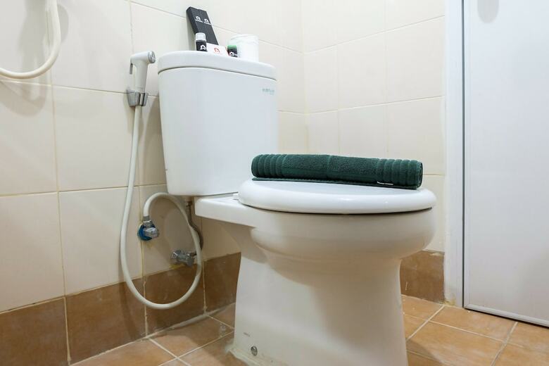 Clean 2br Bassura City Apartment