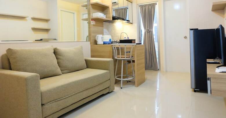 Clean 2br Bassura City Apartment