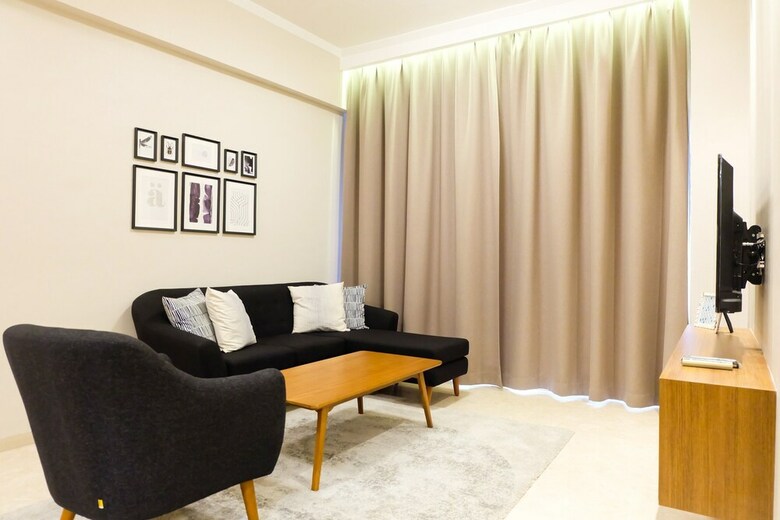 Spacious And Homey 3br Poins Square Apartment