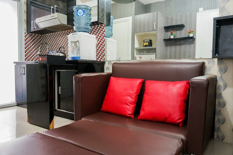Comfy And Clean 2br Green Pramuka Apartment