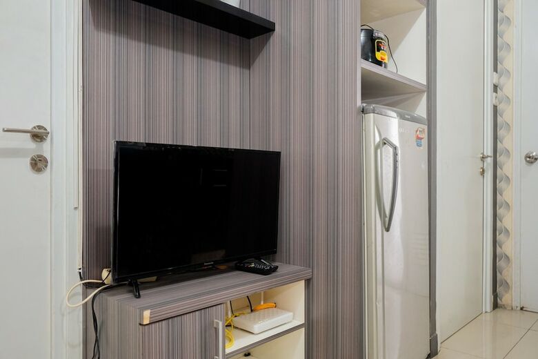 Comfy And Clean 2br Green Pramuka Apartment
