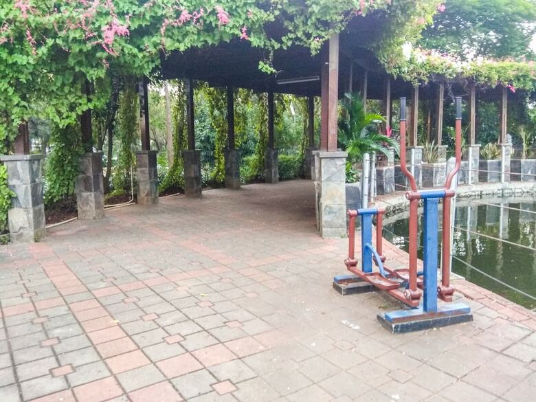 Comfy And Clean 2br Green Pramuka Apartment