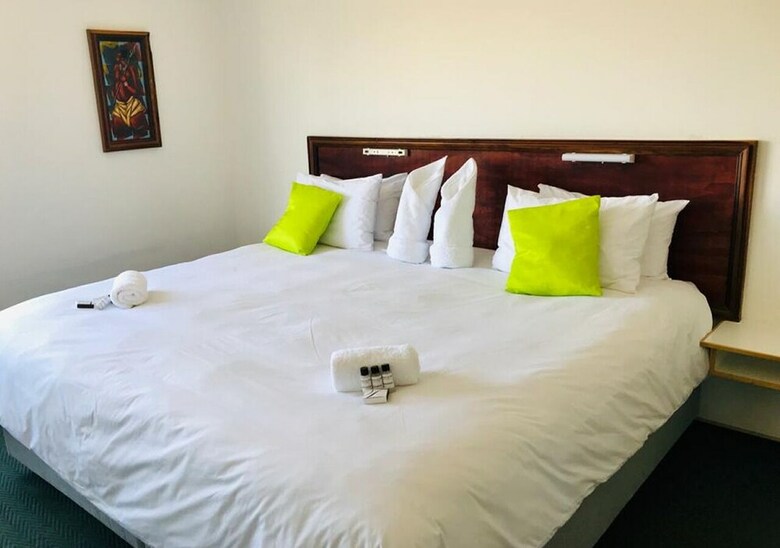 Hotel Ngandu At Sea