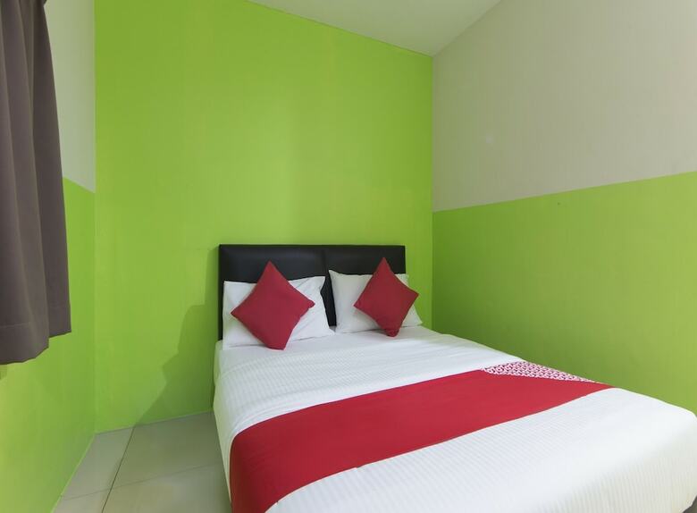 Oyo 44072 Mines Cempaka Hotel