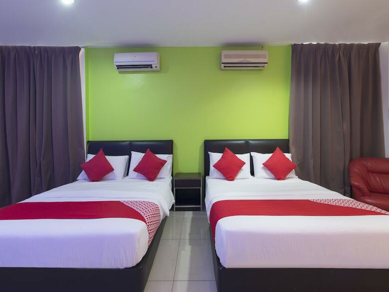 Oyo 44072 Mines Cempaka Hotel