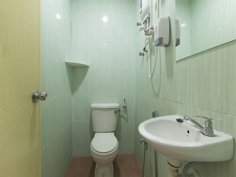 Oyo 44072 Mines Cempaka Hotel