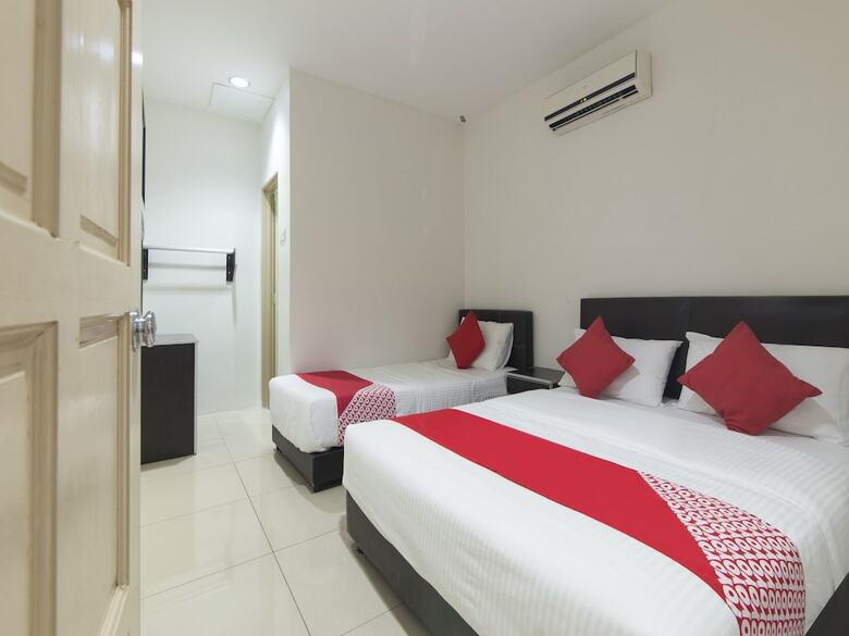 Oyo 44072 Mines Cempaka Hotel