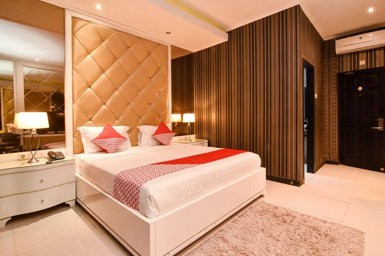 Hostal Oyo 1396 D' Best Homestay