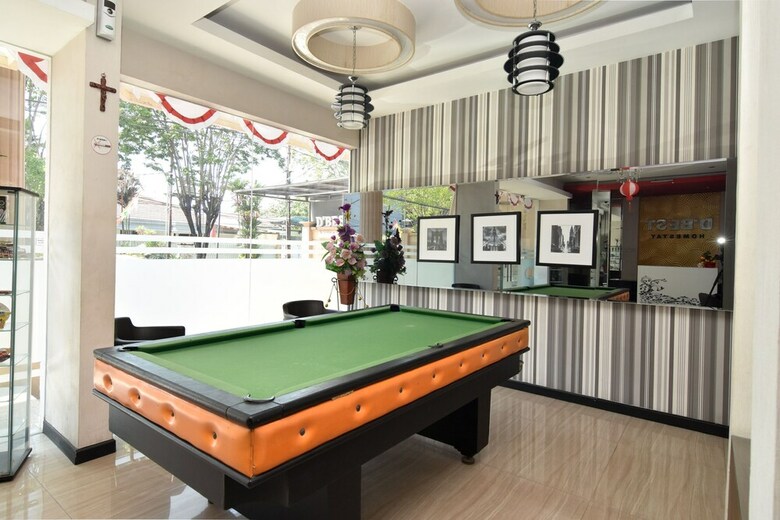 Hostal Oyo 1396 D' Best Homestay
