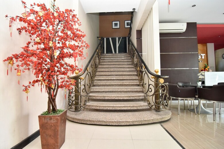Hostal Oyo 1396 D' Best Homestay