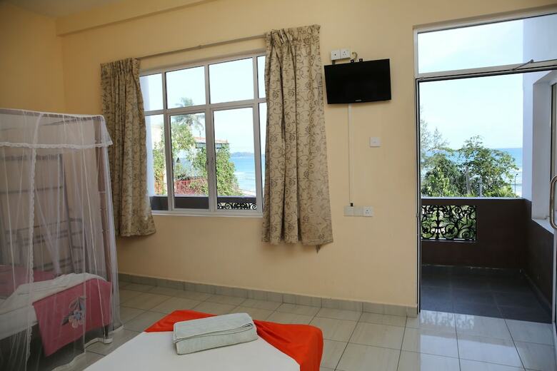 Hotel Golden Bay Resort