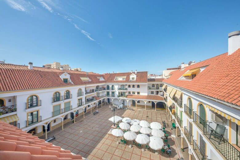 Apartamentos Atico Yate Plaza
