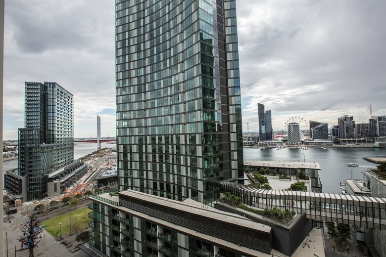 Melbourne Docklands Seaview Apartment At Collins St