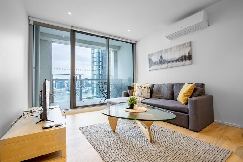 Melbourne Docklands Seaview Apartment At Collins St