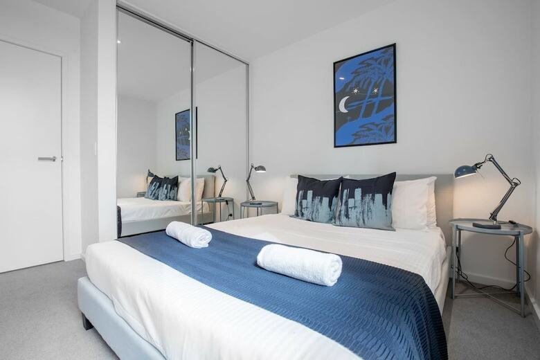 Melbourne Docklands Seaview Apartment At Collins St