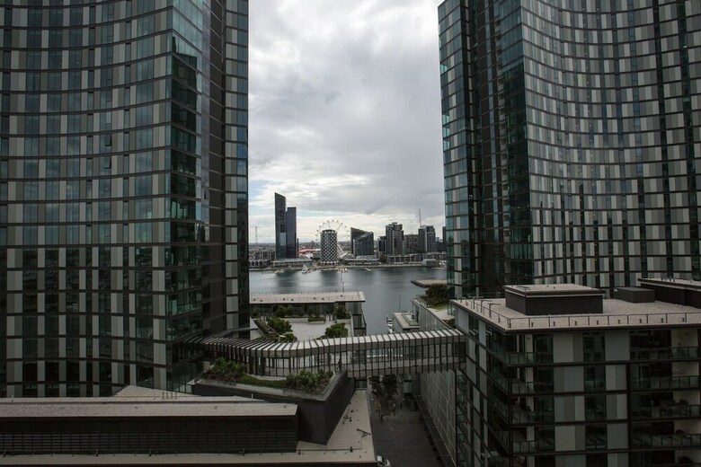 Melbourne Docklands Seaview Apartment At Collins St