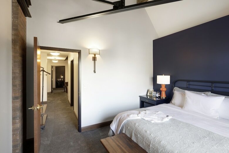 Hotel Celeste Of St Paul