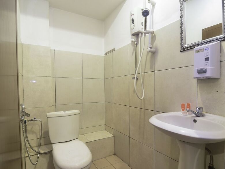 Hotel Oyo 44017 Lc Premium Stay
