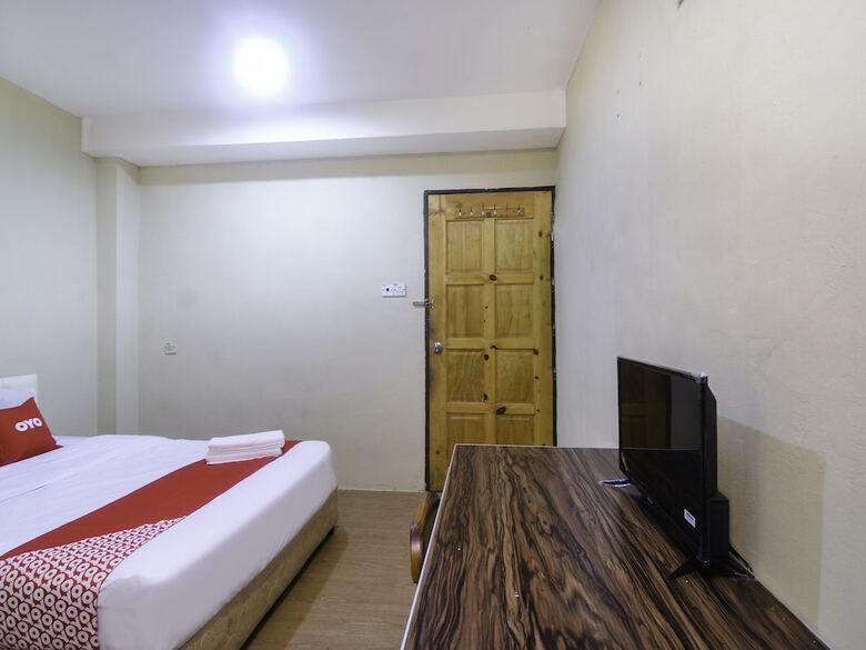 Hotel Oyo 44017 Lc Premium Stay